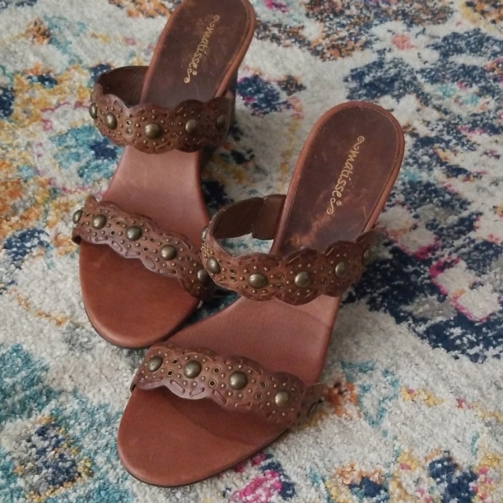 Sz 7 studded wedge